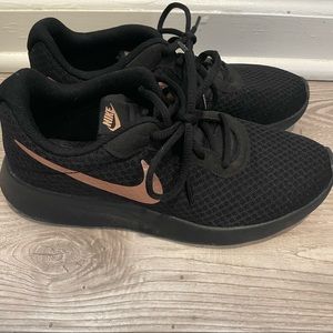 Nike Womens Running Shoes Black and Rose Gold Checkmark